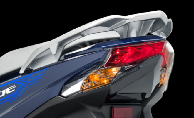 Đón chào 2018, dòng xe tay ga ăn khách Honda Air Blade ở thị trường Việt có thêm màu mới rất bắt mắt với giá bán tăng nhẹ. Đón chào 2018, dòng xe tay ga ăn khách Honda Air Blade ở thị trường Việt có thêm màu mới rất bắt mắt với giá bán tăng nhẹ.